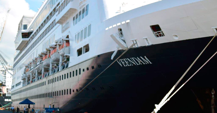 Crucero Veendam atraca en Corinto con más de un mil seiscientos turistas