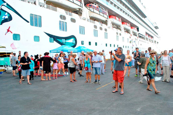 Crucero con más de 3,500 personas atraca en puerto Corinto