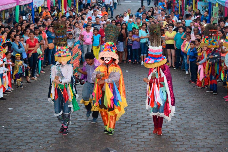 Carazo y Madriz realizan colorido intercambio cultural