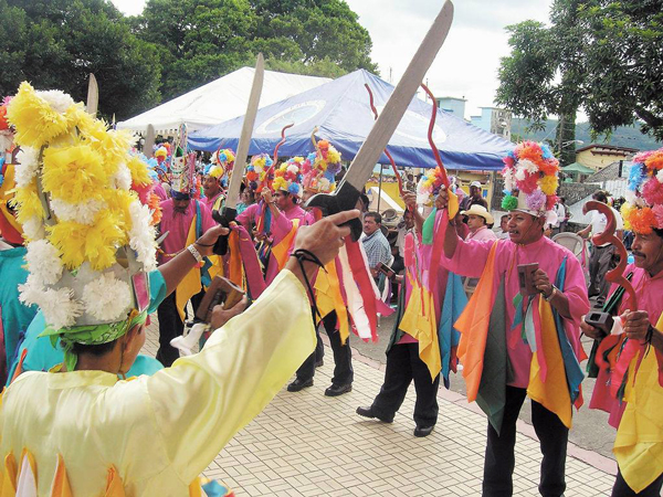 Desfile y “bullaranga” por aniversario de Boaco