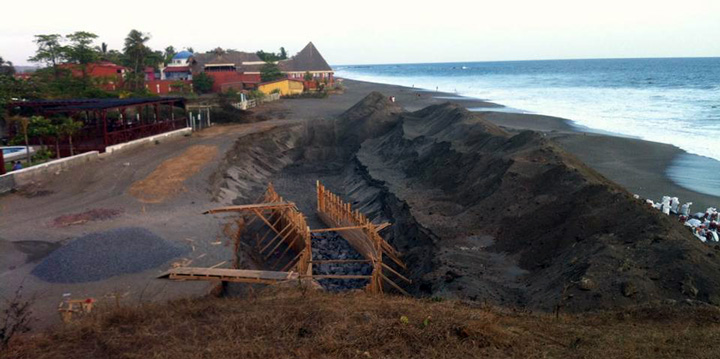 Construyen mirador en La Peña del Tigre, en Poneloya