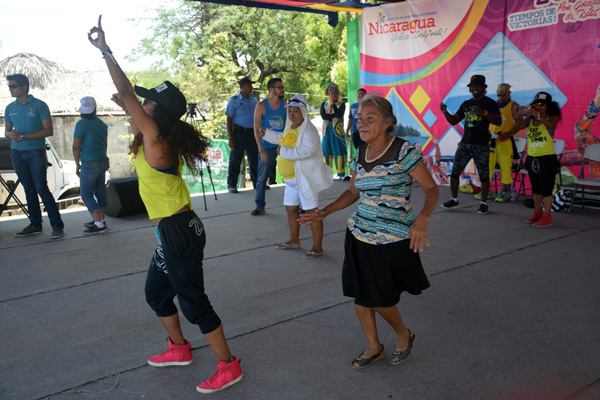 Miles de nicaragüense viven la alegría en Xiloá