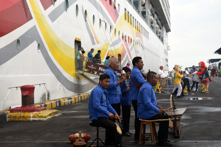 Cruceros Maasdam y Norwegian Sun atracan en puerto Corinto