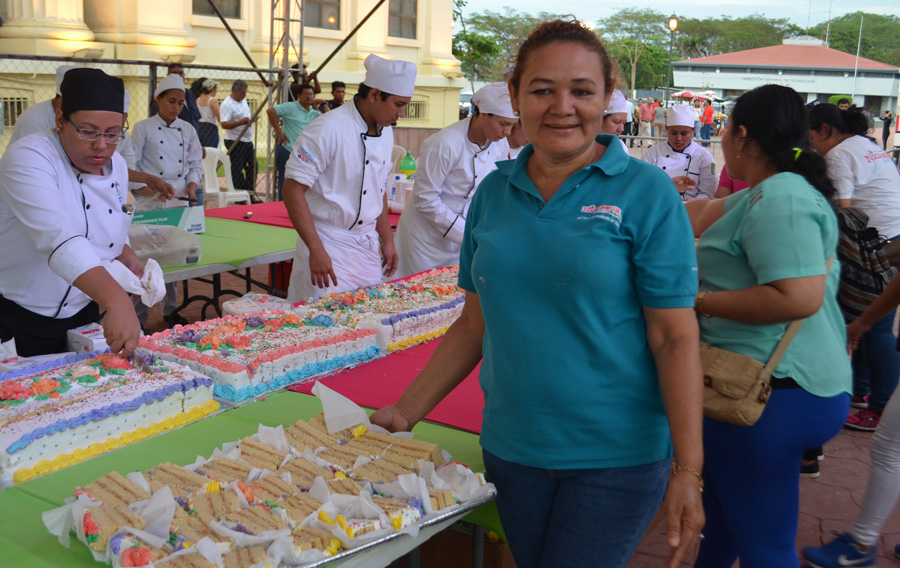 Madres celebran su día con mega mariachis