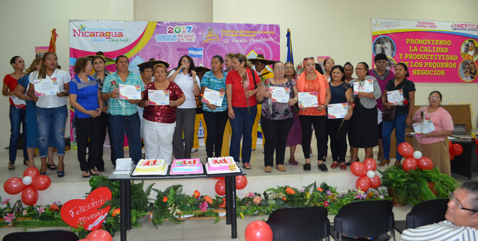 Intur Managua entrega reconocimiento a madre ejemplar e innovadora