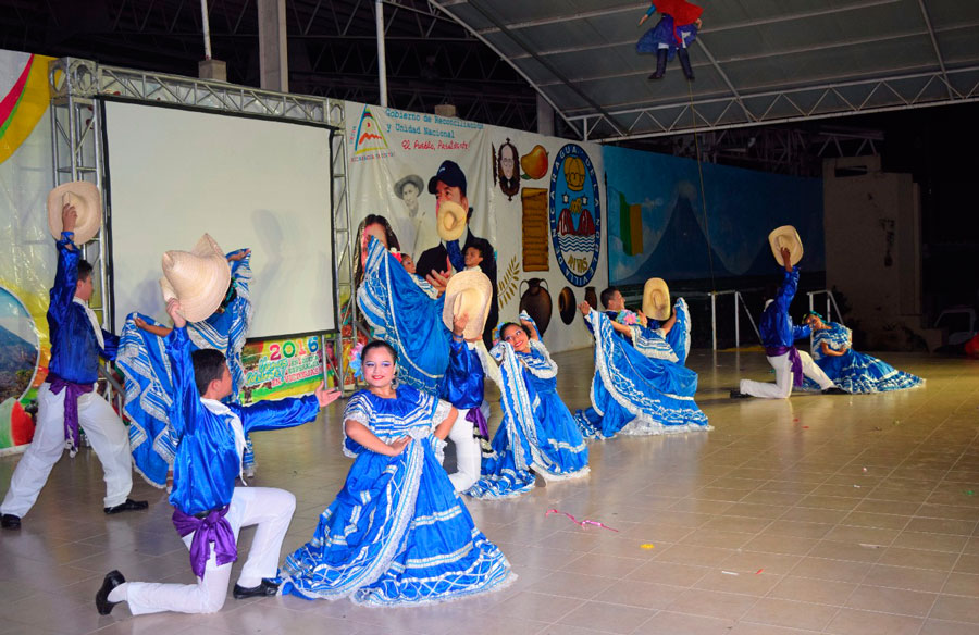 “Noches Culturales” rivenses celebraron a los reyes del hogar