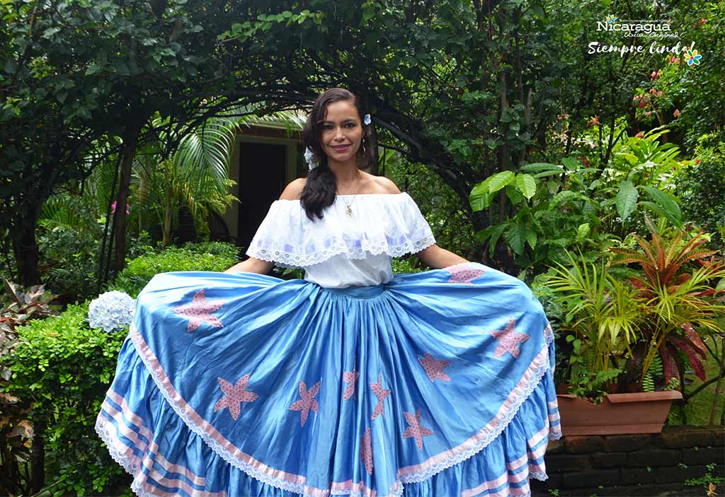 Lanzamiento-de-El-Crucero-traje-tipico