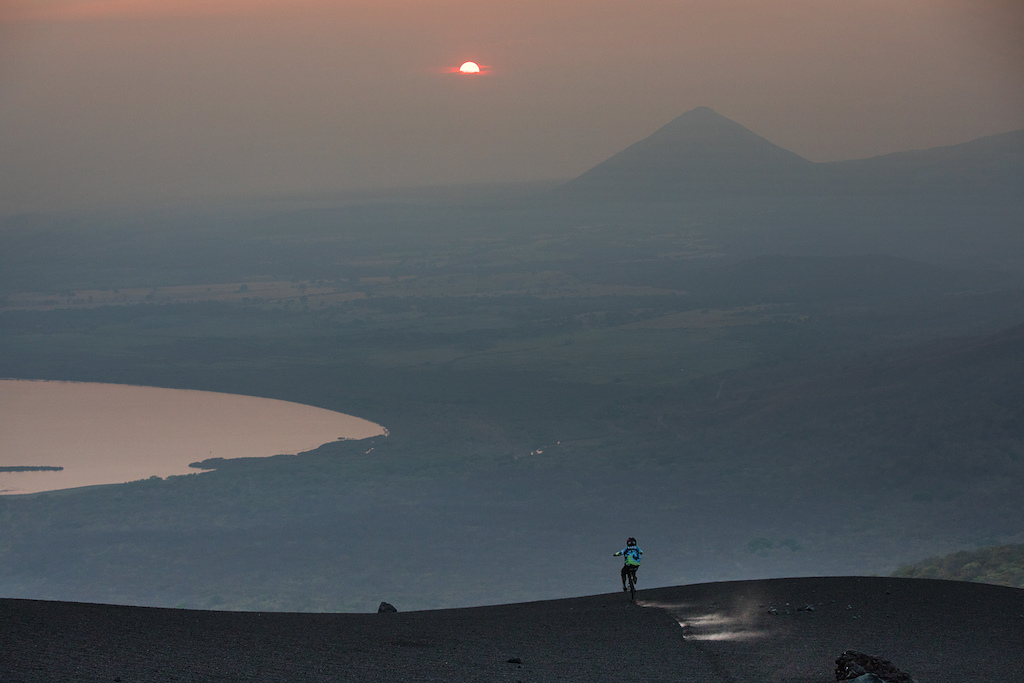 pelicula-volcanico-nicaragua- Brian Nevins