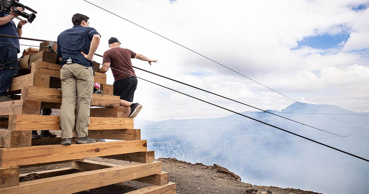 Nik-wallenda---Volcano-Masaya--Nicaragua