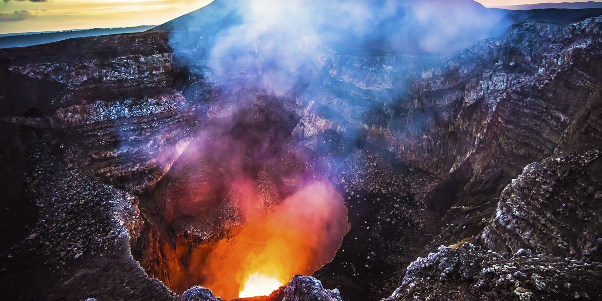 Crater volcan Masaya