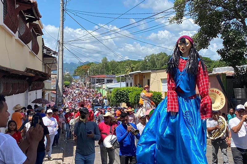 gigantonas en chontales04